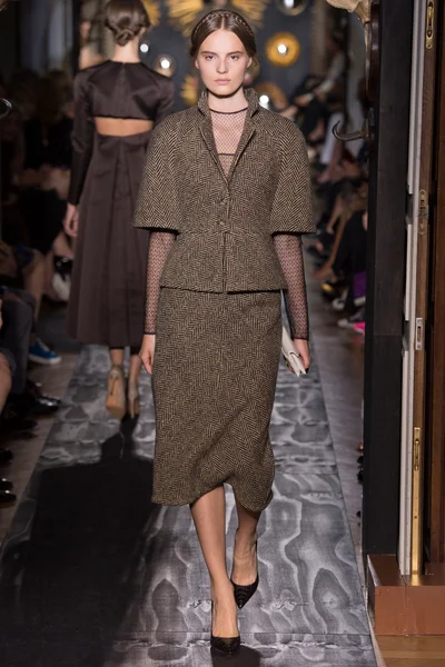 Look 14